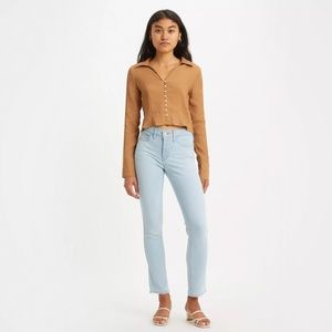 Levi’s- 312 Shaping Slim